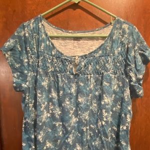 Lands and short sleeve top